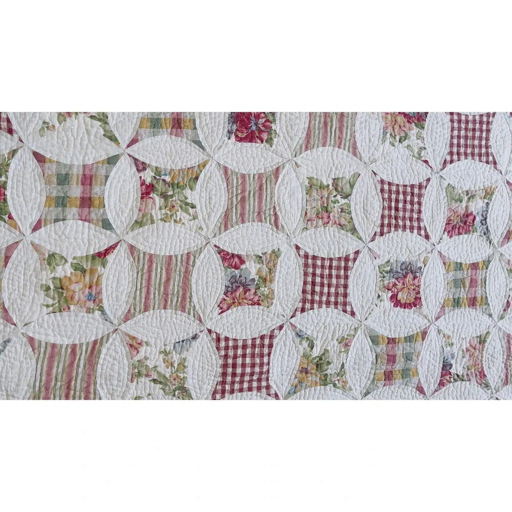 VTG Floral & Reversible Wedding Ring Scalloped Bedspread Quilt 102x83 Multicolor